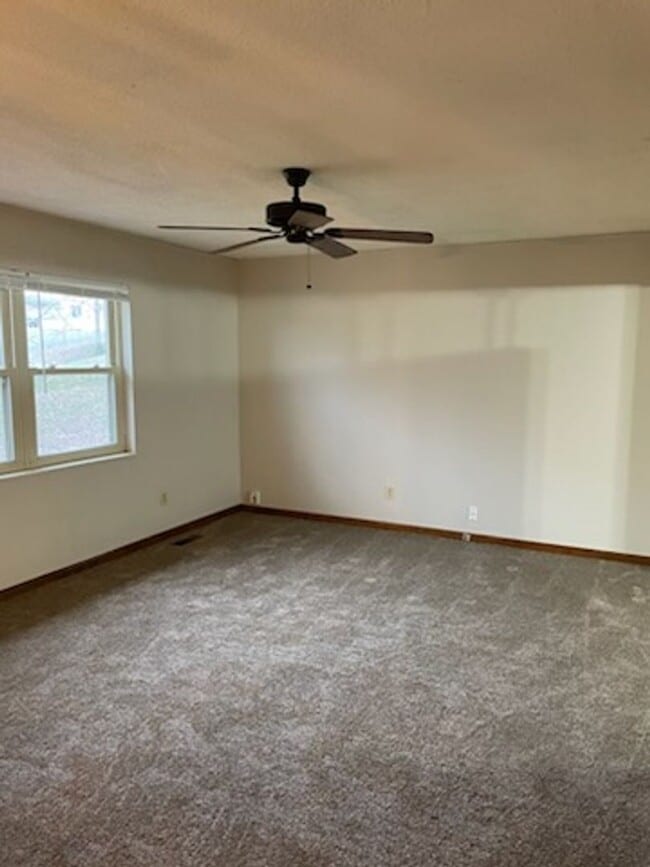 Building Photo - SINGLE FAMILY HOME