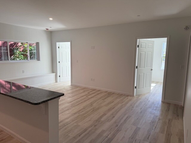 Building Photo - 64 Pine St