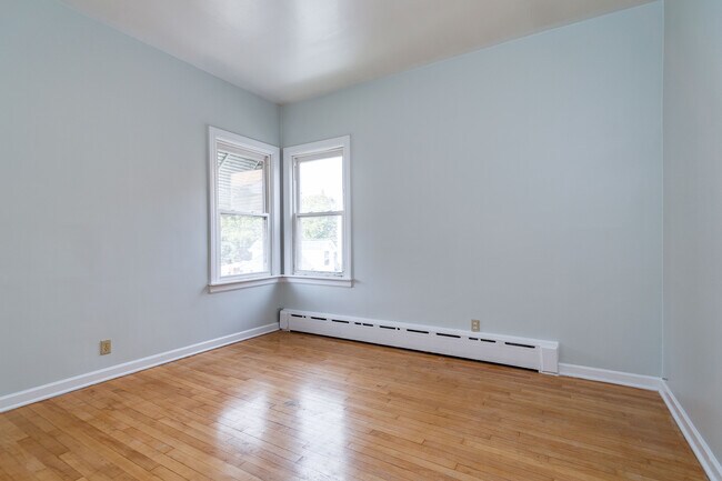 Building Photo - 2650 N Saint Louis Ave