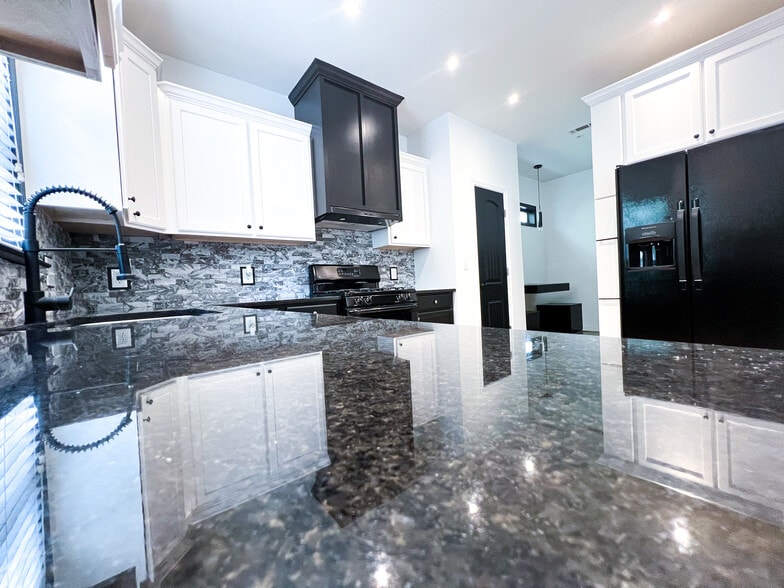 Building Photo - 2050 Appaloosa Way