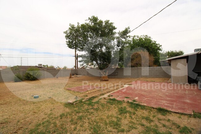 Building Photo - 50 E Valencia Dr