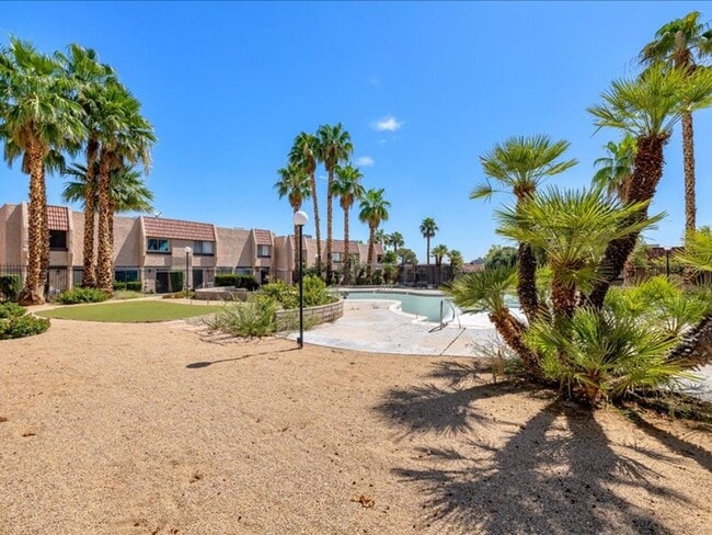 Building Photo - Beautifully upgraded 2 bedroom 2 story tow...