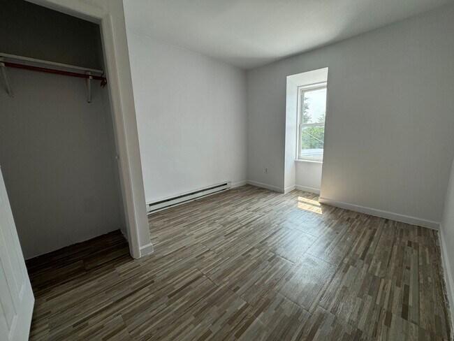 Building Photo - 826 N Ninth St