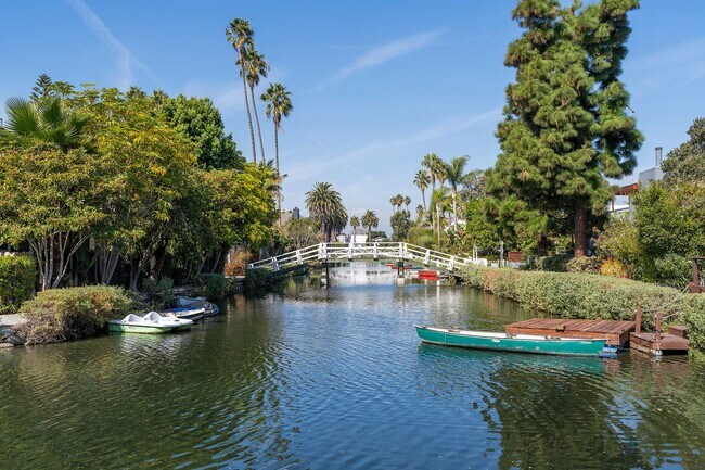 Building Photo - Warm & Inviting Venice Beach Rental Home!
