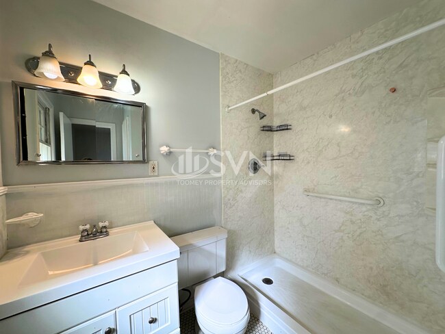 Building Photo - 110 Windsor Dr