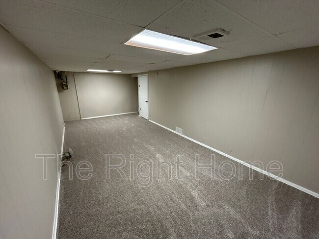 Building Photo - 6929 N 64th St