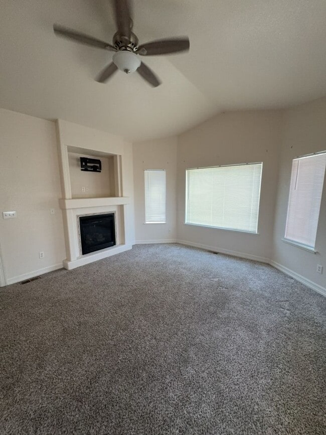 Building Photo - 4326 Mariposa Ln