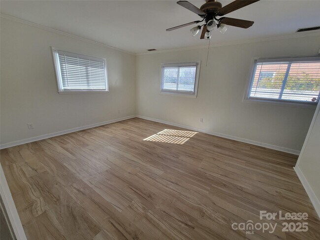 Building Photo - 6539 Louglen Cir