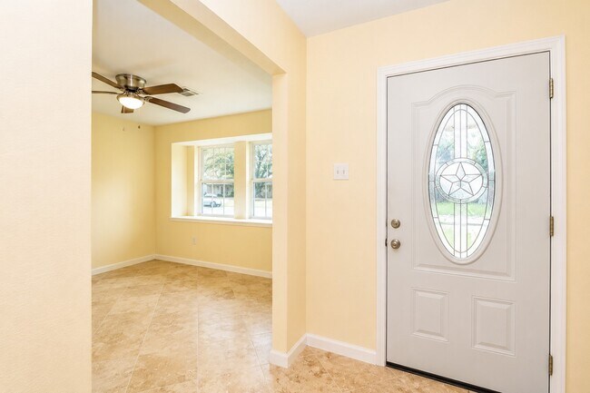 Building Photo - 2110 Whiteback Dr