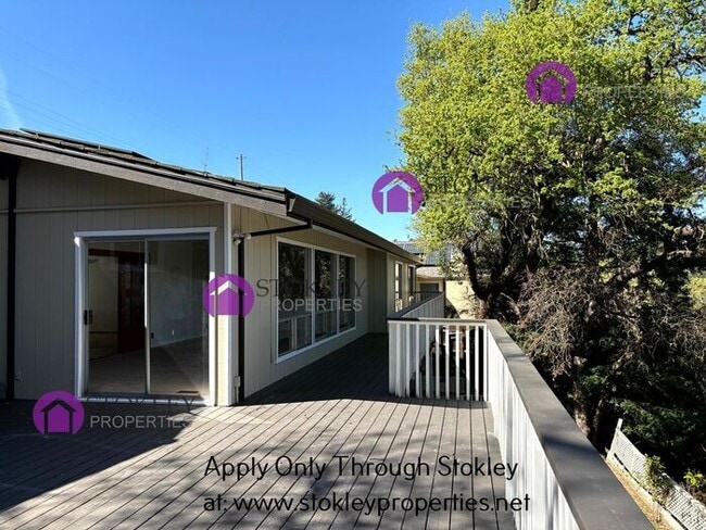 Building Photo - 790 Solana Dr