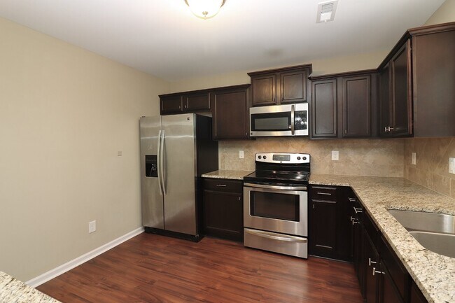 Building Photo - Spacious 4-Bedroom Home with Fireplace in Fayetteville, NC - A Must-See Rental Property!