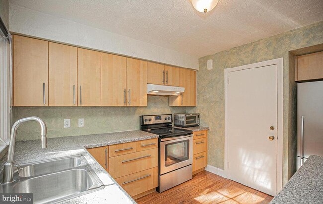 Building Photo - 526 Williams Rd