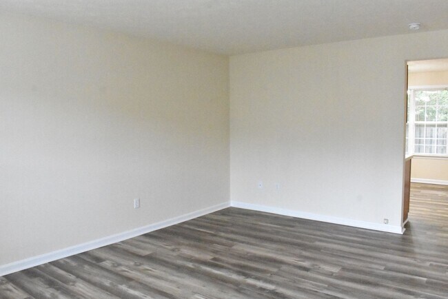 Building Photo - Coventry Creek Townhome