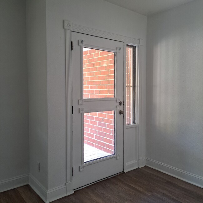 Building Photo - 1416 W 13th St