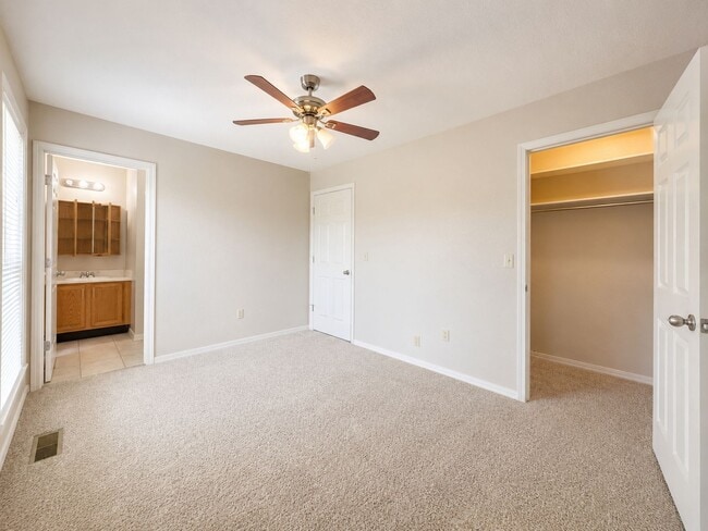 Building Photo - 2 Bedroom/2 Bathroom Apartment in Southside