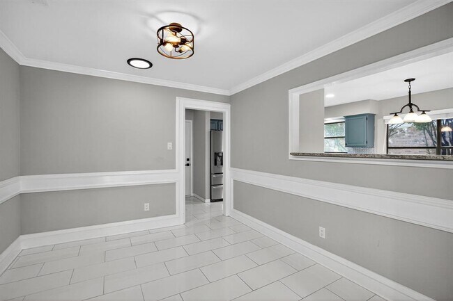 Building Photo - 505 Oak Ridge Dr