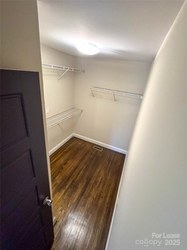 Building Photo - 3437 Airlie St