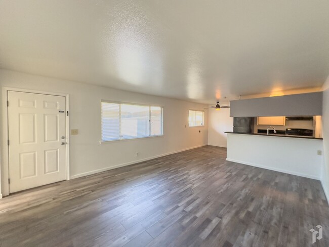 Building Photo - Beautifully Updated Condo! MOVE IN SPECIAL...