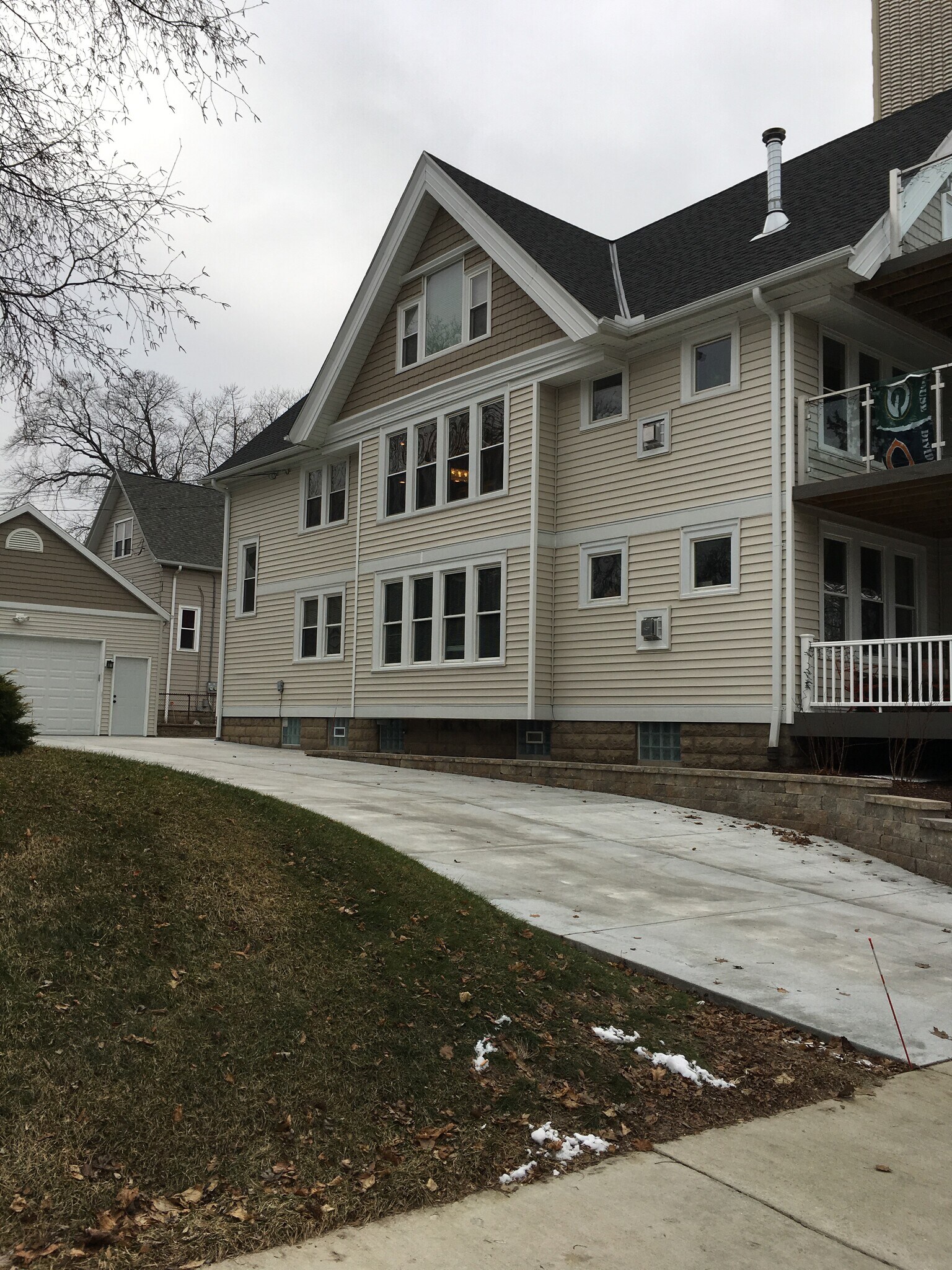 Exterior - 2547 S Shore Dr