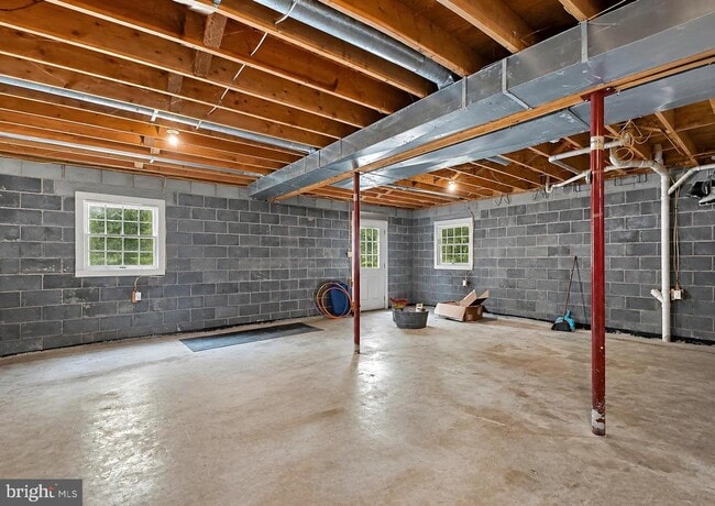 Building Photo - 8433 Sailboat Ln