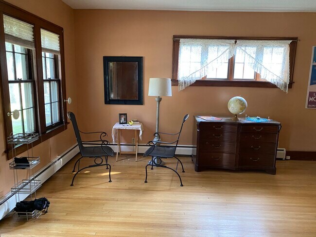 Building Photo - 1343 6th St S