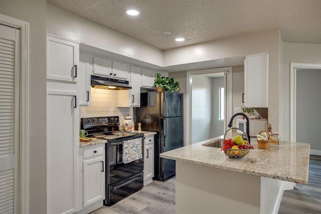 Building Photo - 2304 Balsam Dr