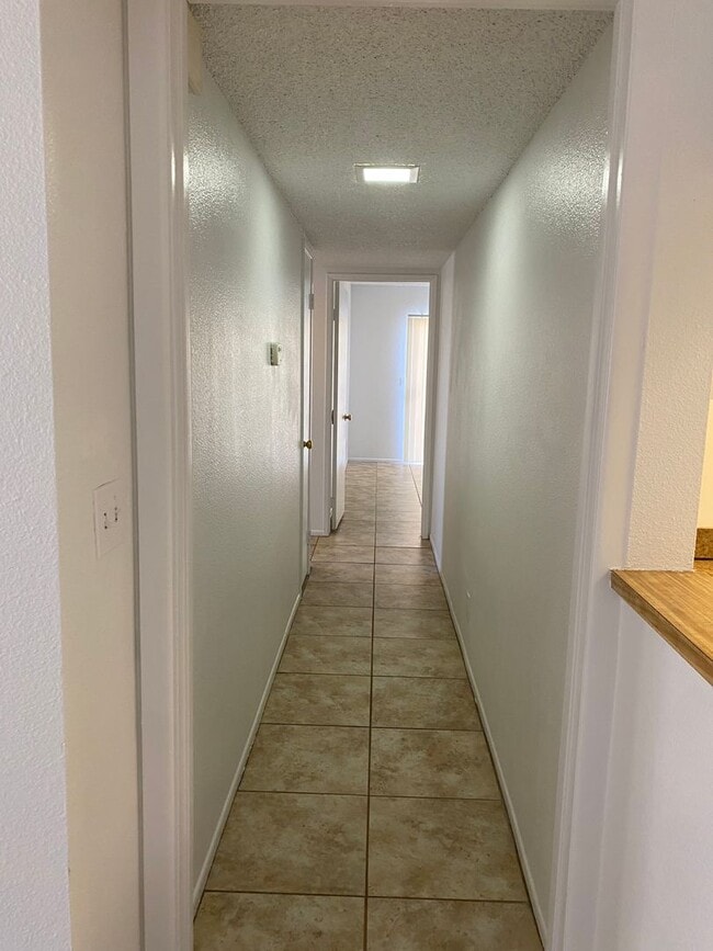 Building Photo - *DONT MISS OUT ON THIS GREAT MOVE IN SPECIAL! 1/2 OFF OF FIRST FULL MONTHS RENT!!