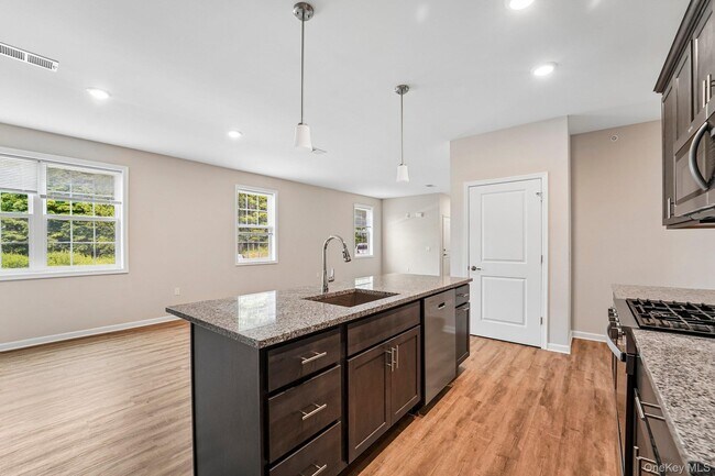 Building Photo - 226 Tower Ridge Cir