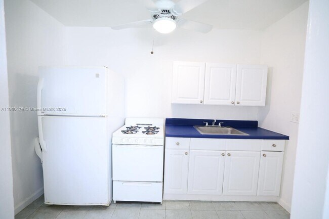 Primary Photo - 126 SW 18th Ave