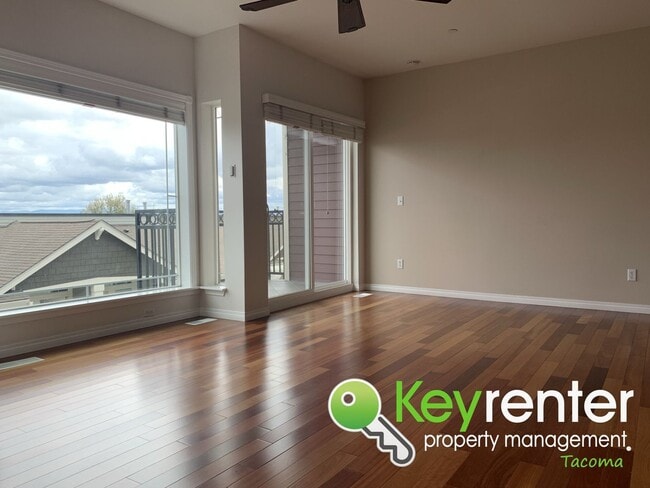 Building Photo - Luxury View Home in Gas Lamp Terrace, near...