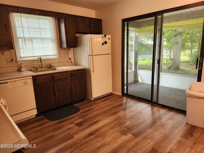 Building Photo - 206 Yorktowne Dr