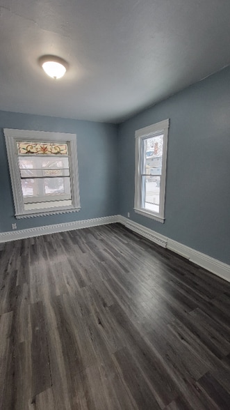 Building Photo - 286 Kenwood Ave