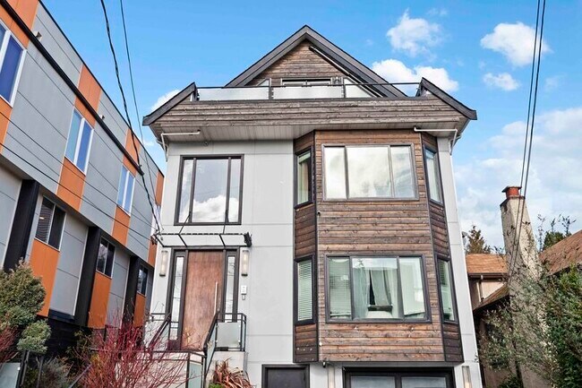 Building Photo - 804 N Motor Pl