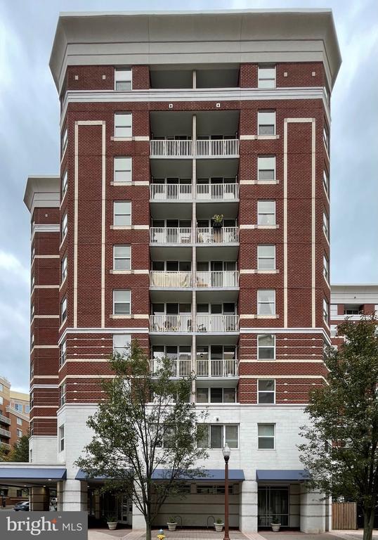 Primary Photo - 880 N Pollard St
