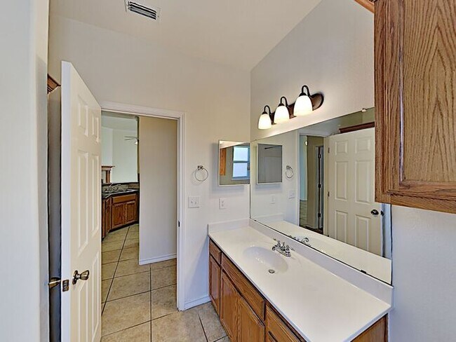 Building Photo - No Applications Fees* $500 off first month...