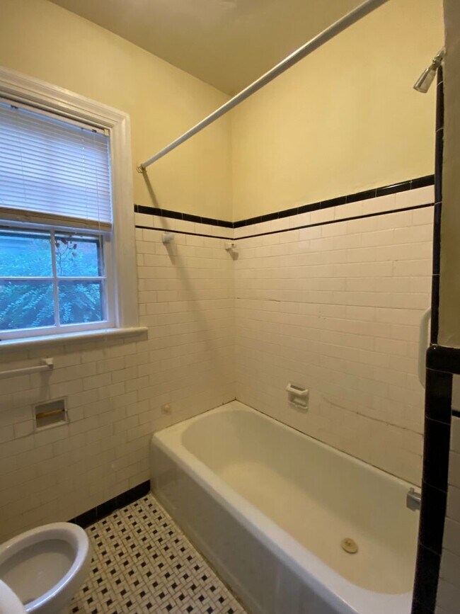 Building Photo - 4304 Bromley Ln