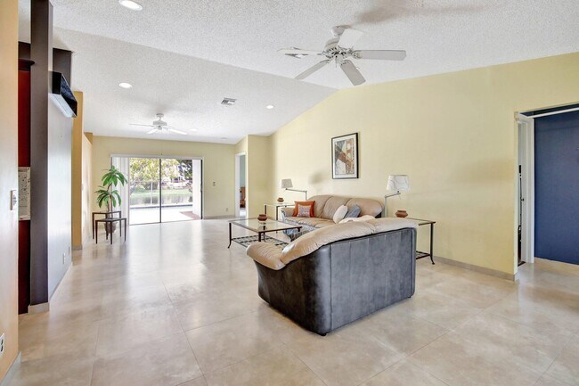 Building Photo - 1541 SW 102nd Terrace