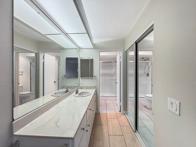 Building Photo - Beautiful 3B/2BA Home W/ 2 Car Garage, Was...