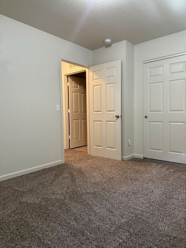 Building Photo - Don’t miss out on this 3 bedroom/2bath hom...