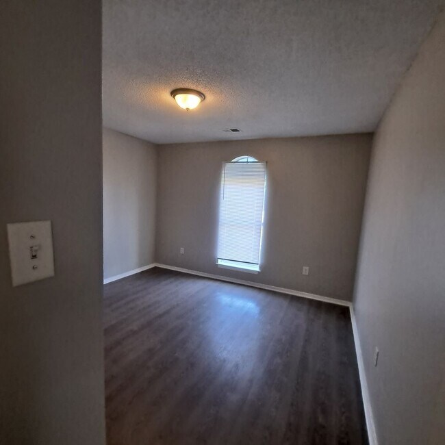 Building Photo - 7340 Dunbarton Dr