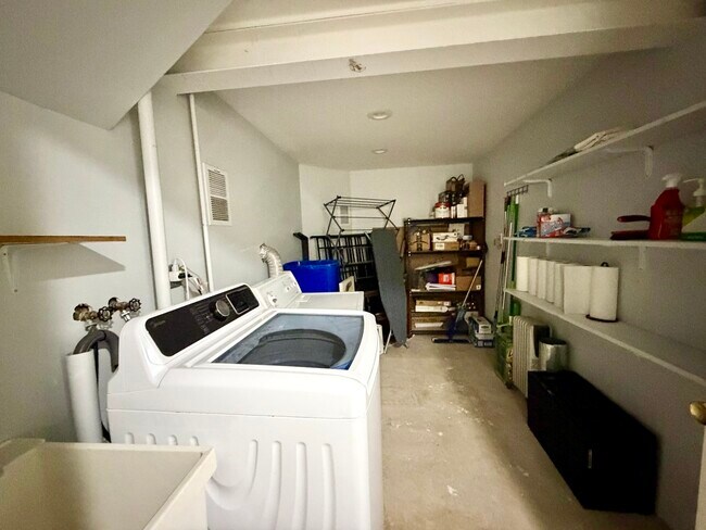 Building Photo - 213 Vintage Ln