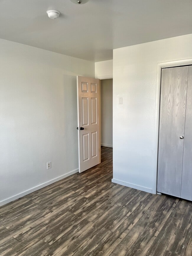Building Photo - Pheasant Glen Town House #12
