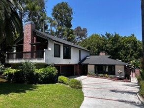 Building Photo - 5-Bedroom Home in Desirable Friendly Hills...