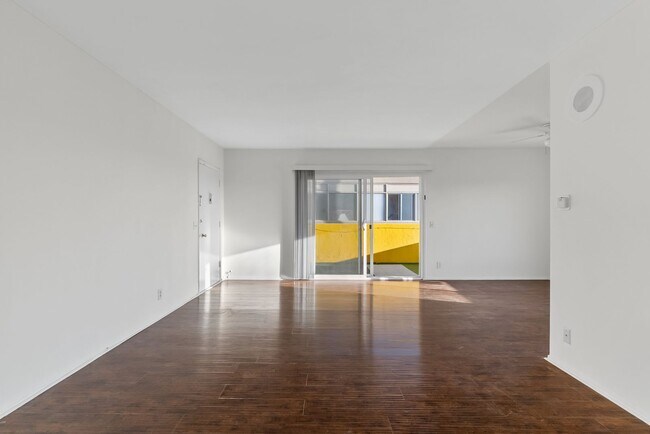 Interior Photo - 809 Edgewood St