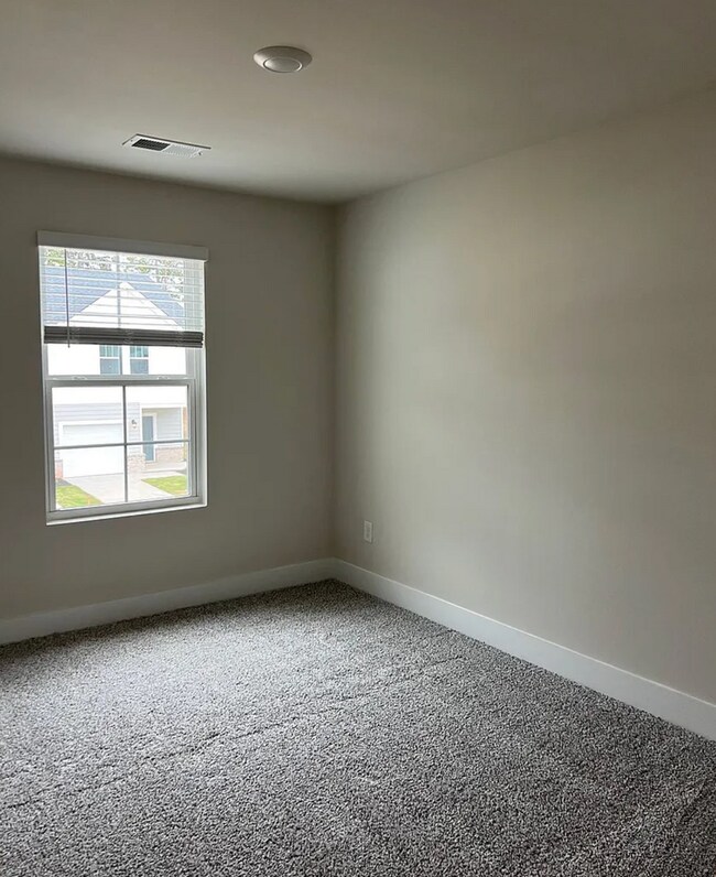 Building Photo - Desirable 3/2.5 Townhome Available Novembe...
