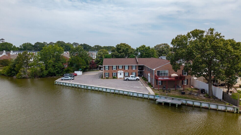 Building Photo - 405 Erle Crescent