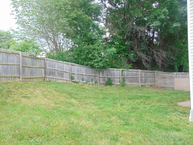 Building Photo - 1709 N Lakewood Dr