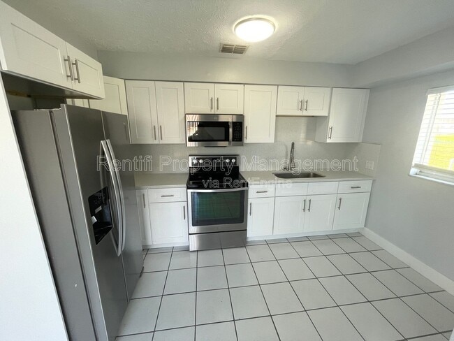 Building Photo - 717 SE 9th St