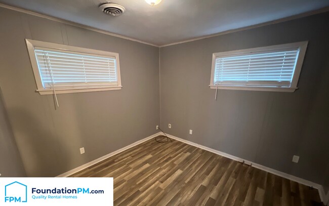 Building Photo - 2412 Gentry Ave