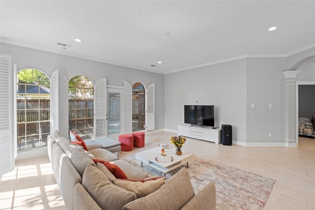 Building Photo - 14215 Scarborough Fair St